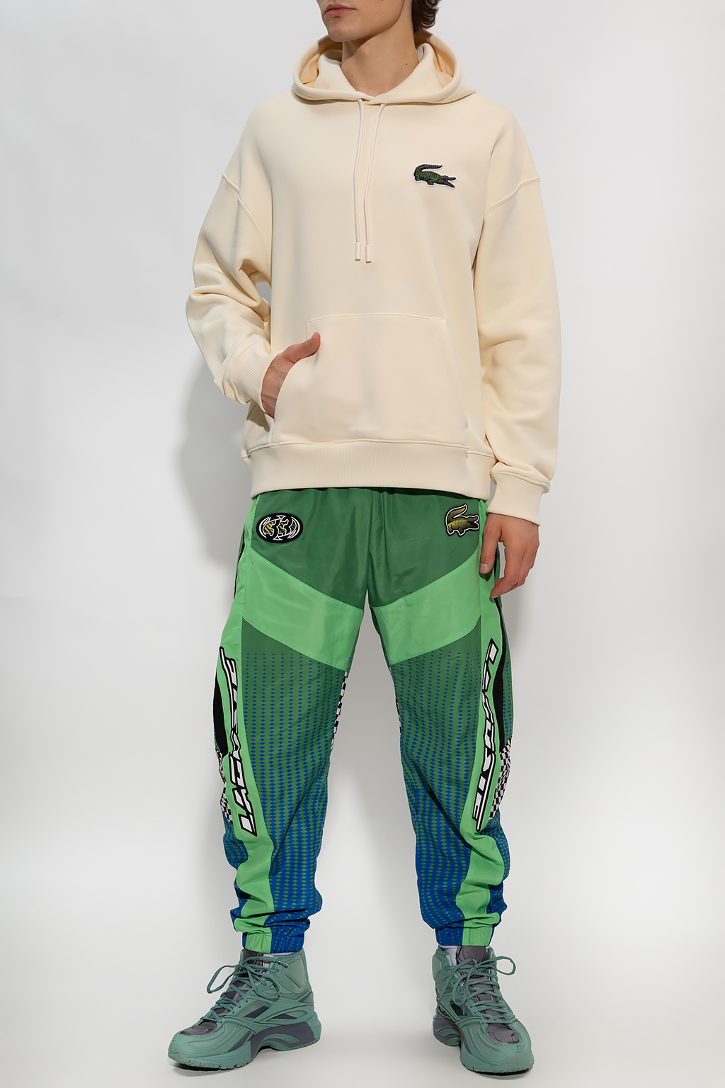 LACOSTE グリーン フード付きトレーナー&パンツセットアップ LACOSTE グリーン フード付きトレーナー&パンツセットアップ